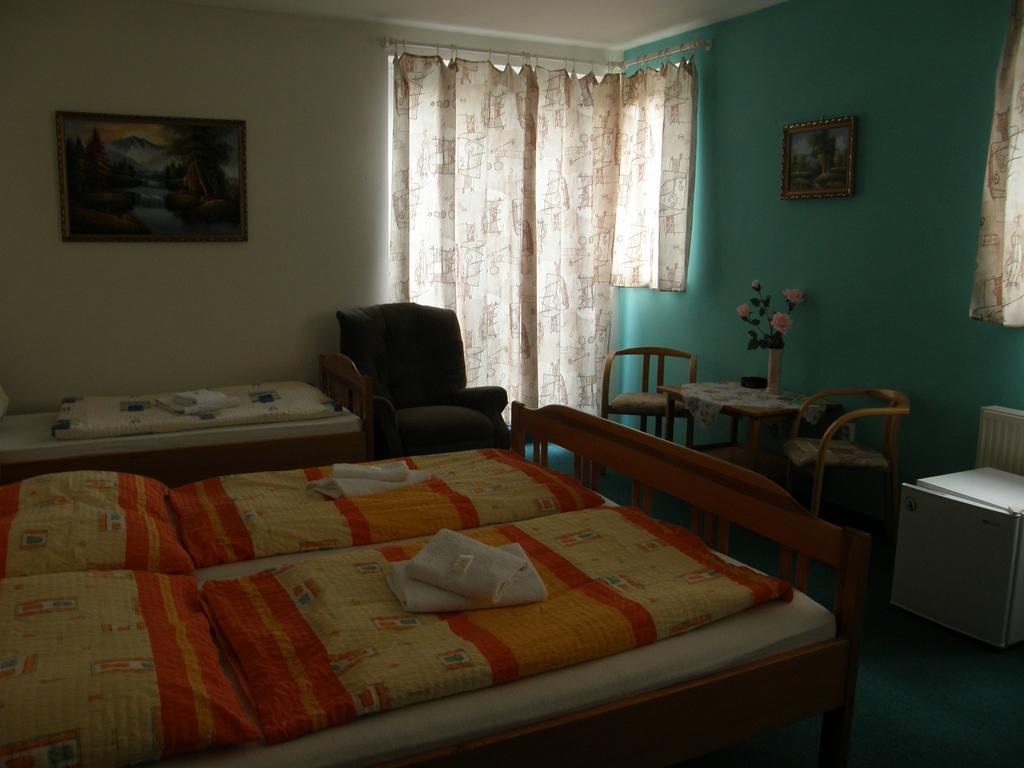 Hotel Filip Ceske Budejovice Habitación foto