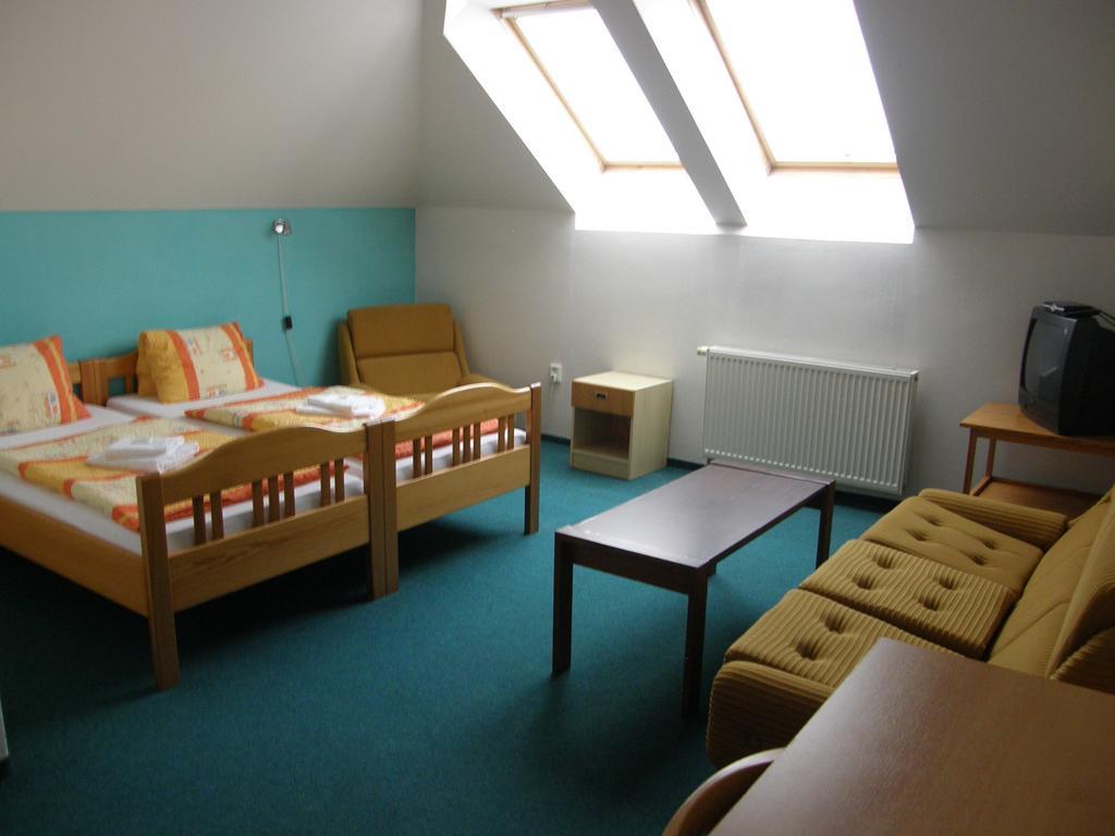Hotel Filip Ceske Budejovice Habitación foto