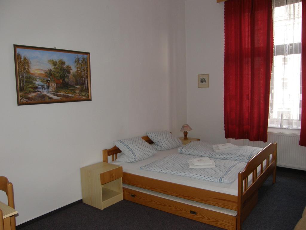 Hotel Filip Ceske Budejovice Habitación foto
